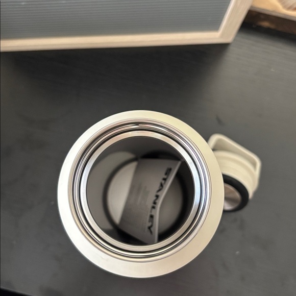 Stanley Cream Glimmer IceFlow Cap and Carry Lid Bottle 50 oz - Picture 9 of 9